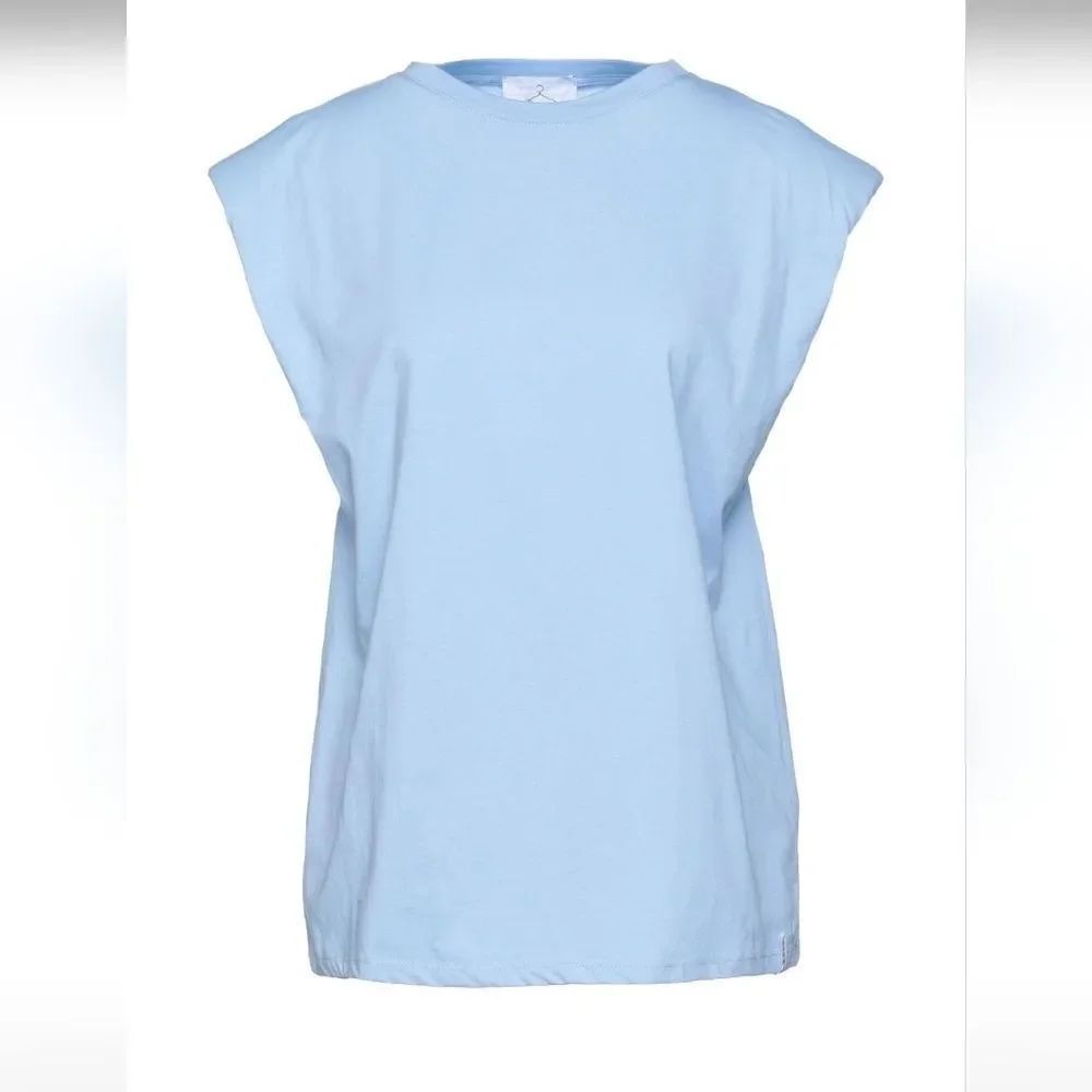 NWT Berna padded Shoulder top M